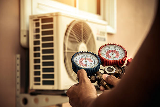 Professional Hvac technician working in Forest Hill, TX